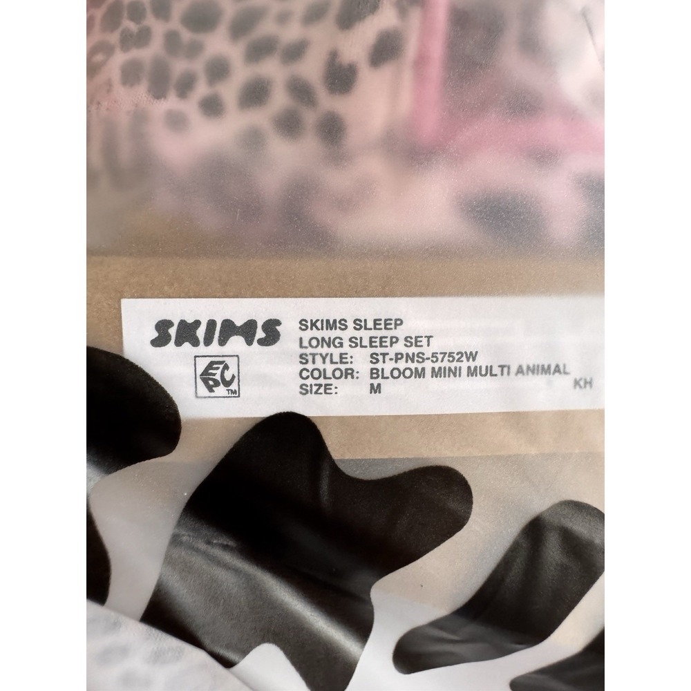 New SKIMS SLEEP LONG SLEEP SET IN BLOOM MINI MULTI ANIMAL PRINT SIZE MEDIUM NIB - Picture 5 of 6